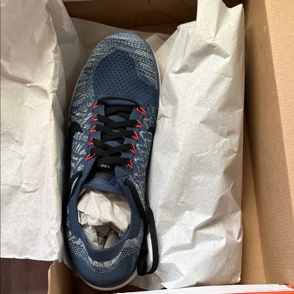 Nike Navy and Black Knit Running Shoe with Red Accents